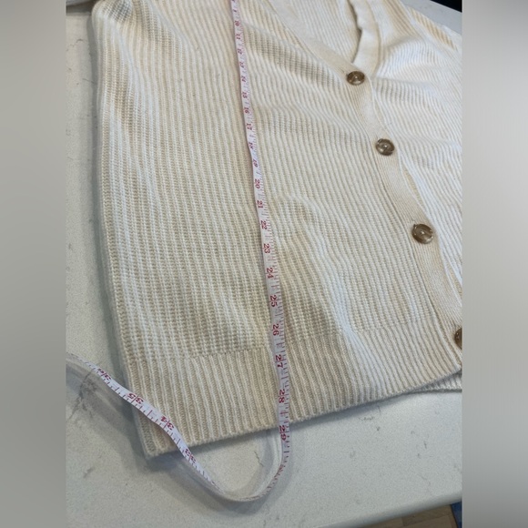 Quince 100% Cashmere Ivory Ribbed Oversized Boyfriend Cardigan - Picture 4 of 7